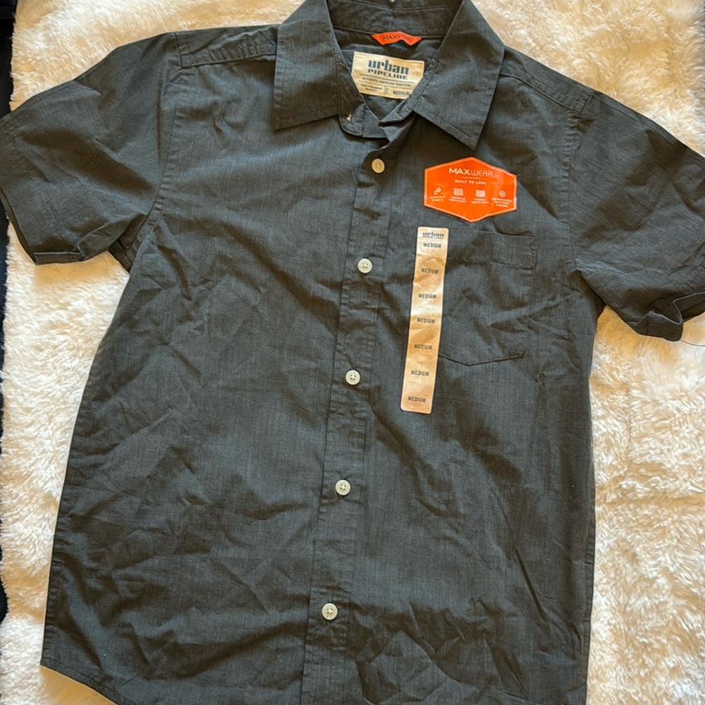 NWT Urban Pipeline Boys Gray Button Up, Size Medium